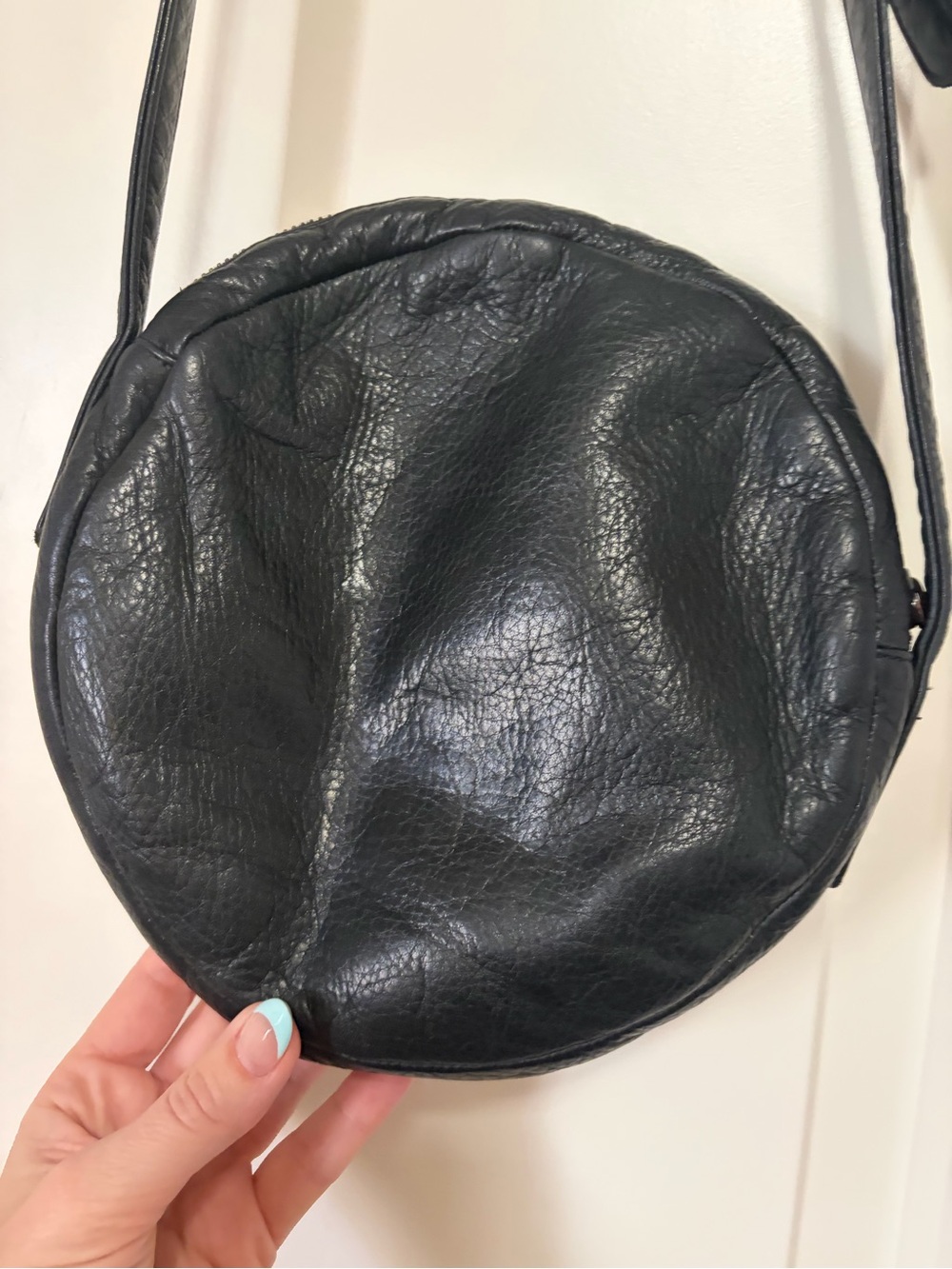 Vintage🖤RARE 🖤 BAGGU Black Round Circle Natural Leather Crossbody Bag🖤 - Picture 10 of 13